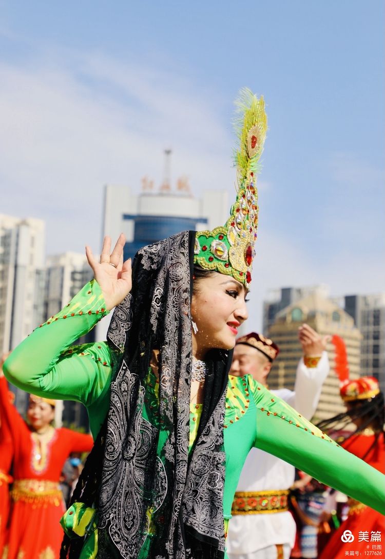 洛阳牡丹广场：*疆新**舞大联欢