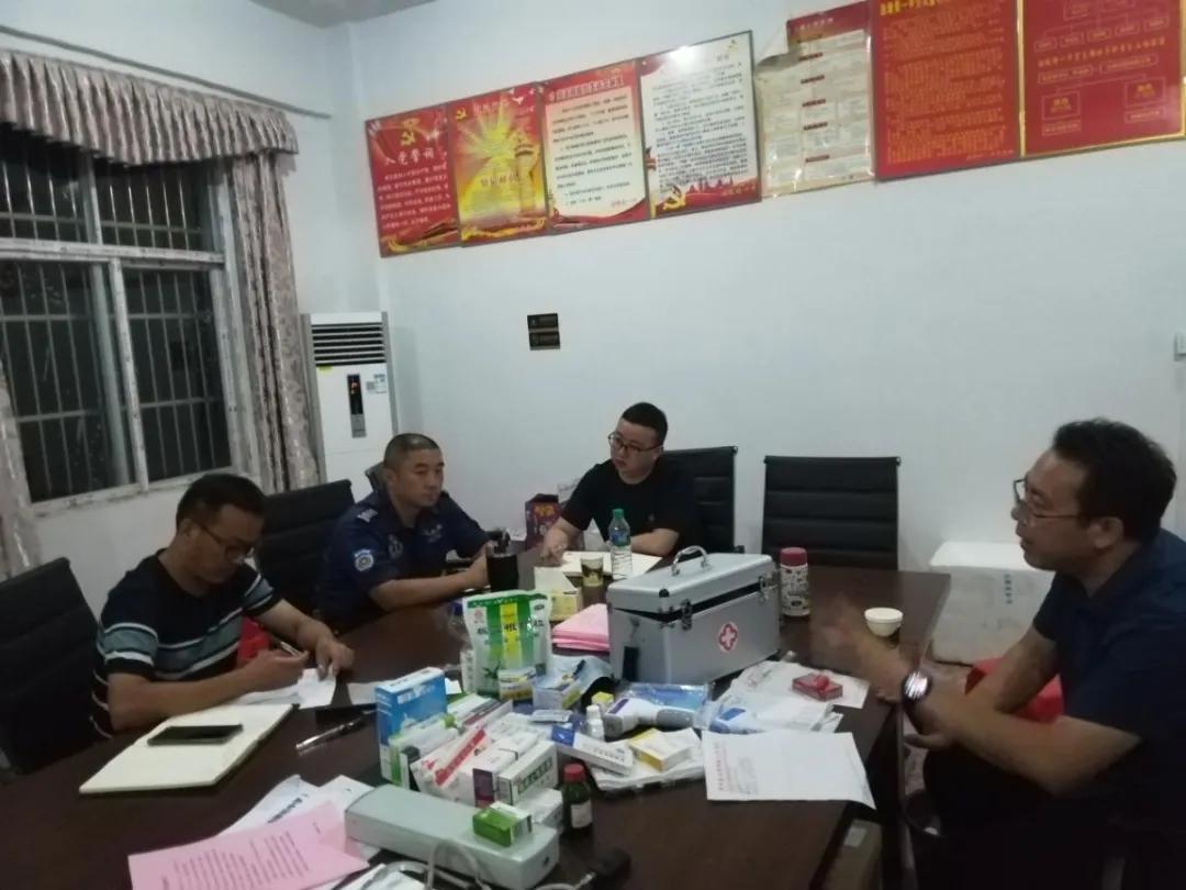 无惧风雪严寒坚守战役一线,不惧风雨救援