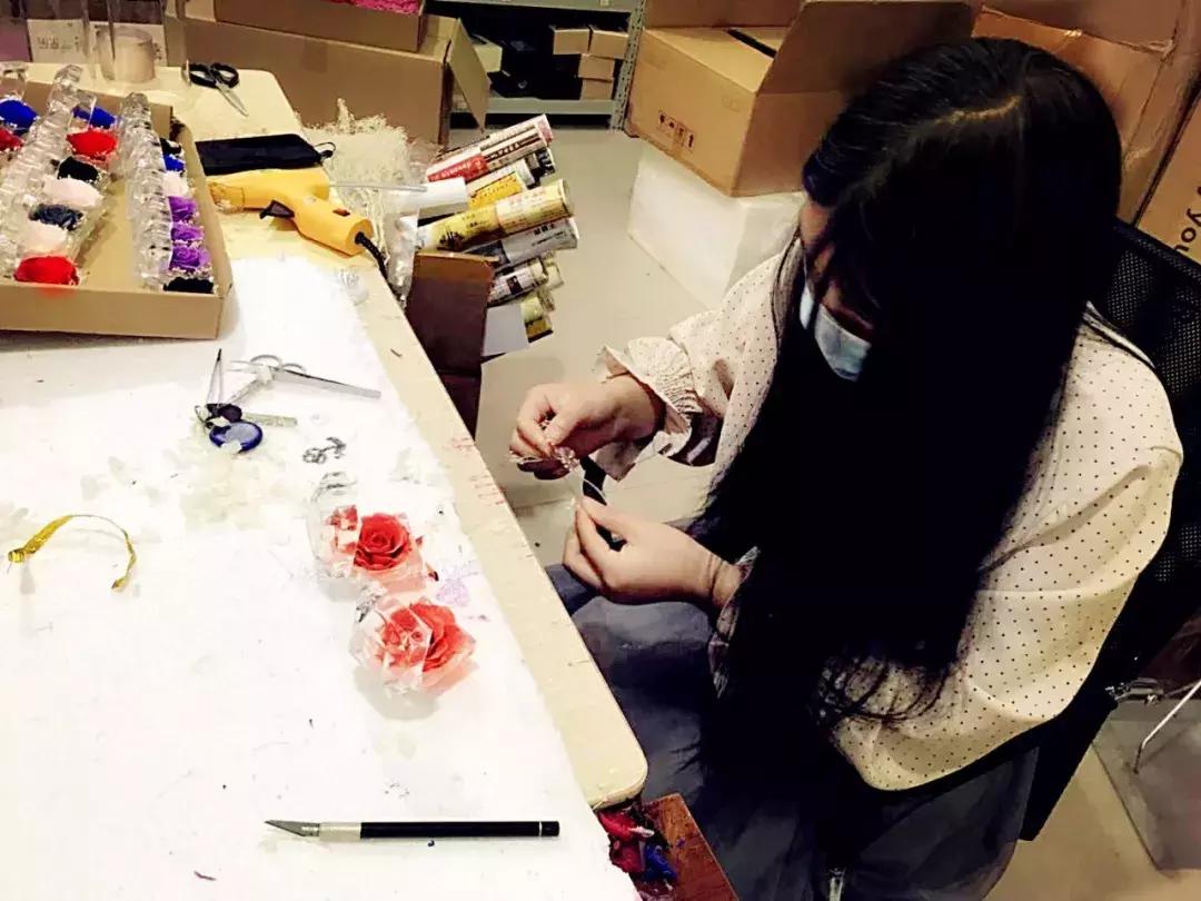 93年姑娘做微商年入百万,93年姑娘创业