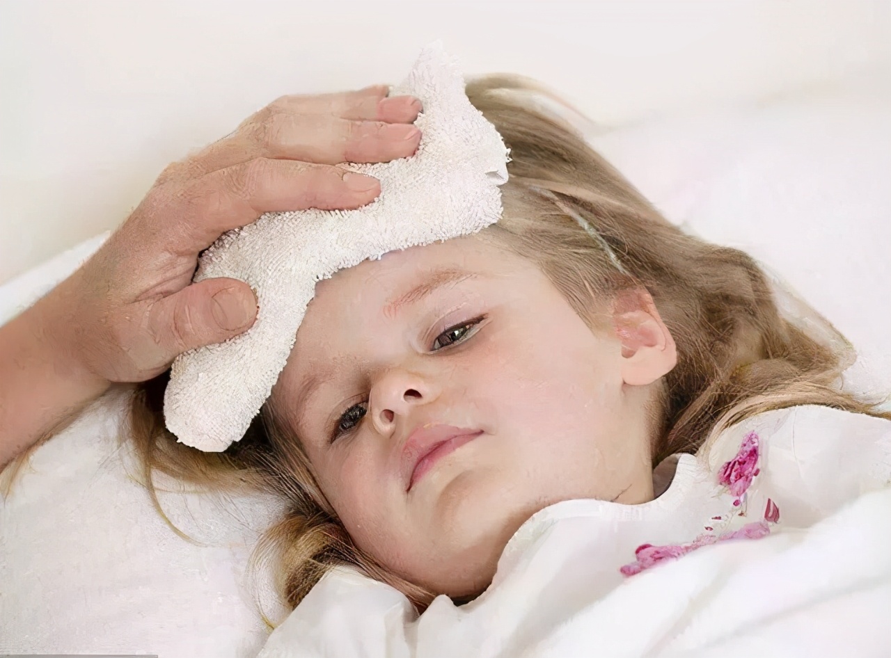 小孩发烧39.5以上快速退烧小妙招,小儿发烧38.8快速退烧推拿方法