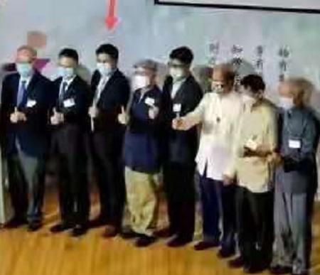 霍启刚真是宠妻狂魔完整版,霍启刚郭晶晶穿情侣装相拥晒恩爱