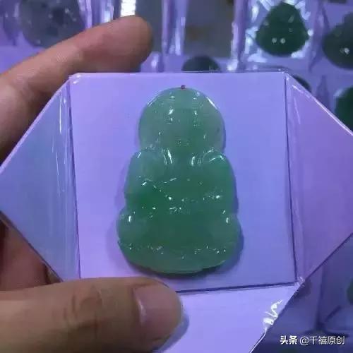 塑料管冒充手镯,一根塑料管就能冒充百万飘花镯