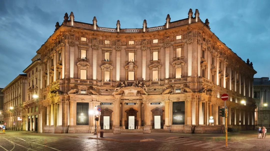 星巴克首席执行官哪里人,星巴克的设计是谁设计的