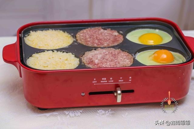 女儿最近迷上了美食,女儿喜欢吃汉堡