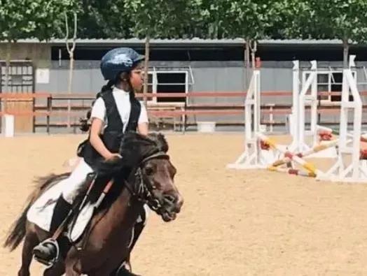 这个曾拯救了刘烨的女人上热搜了，结婚12年甜蜜如初，一双儿女人见人爱