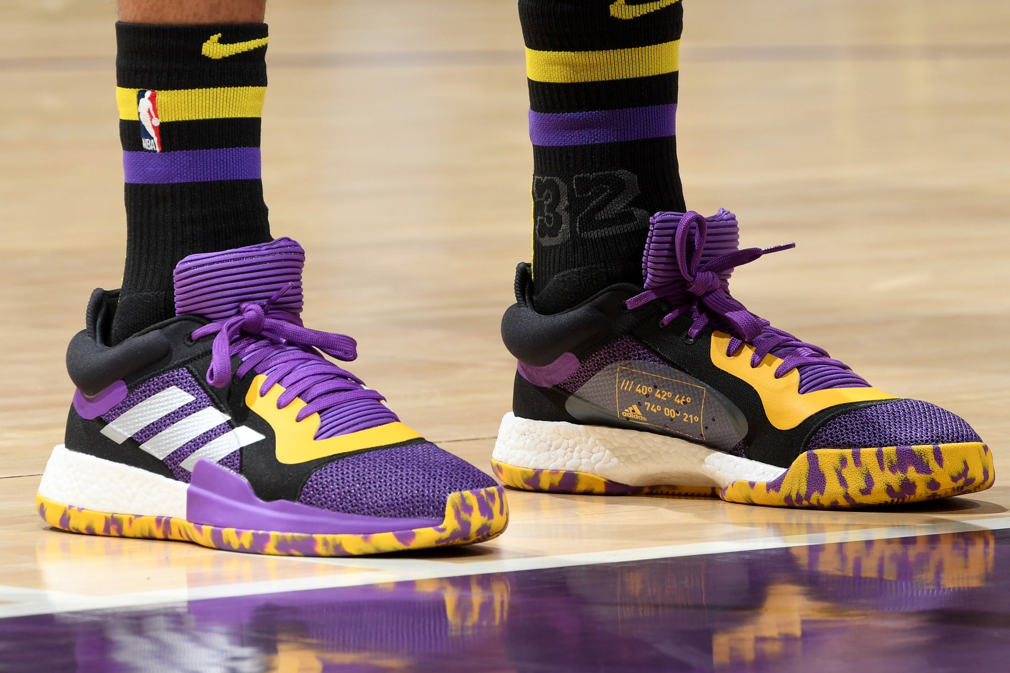 NBA赛场最近三天篮球鞋精选集：鞋头们的赛季鞋王之争越发激烈