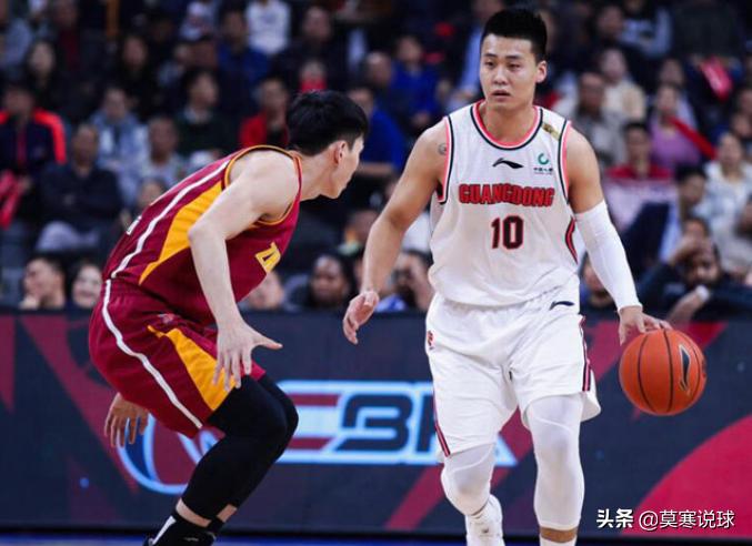 胡明轩vs广州队飙三分,广东队胡明轩和徐杰单挑