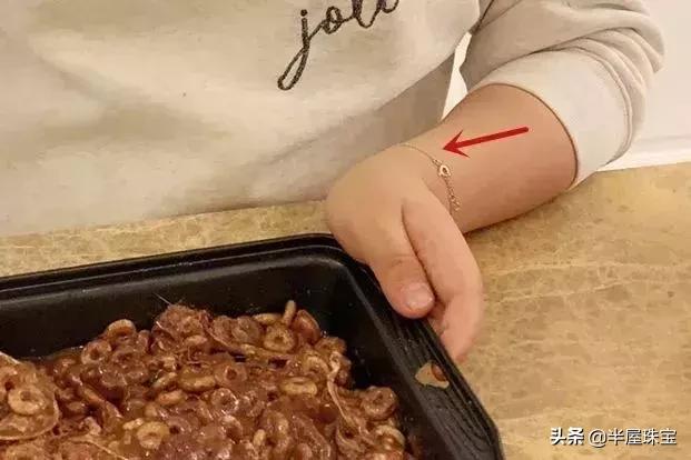 李湘晒奢华珠宝 (李湘戴的珍珠项链)