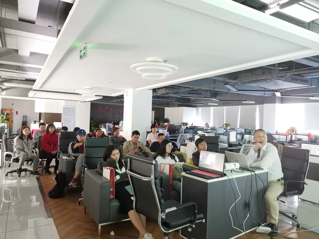 济邦邦商学院第十三期公开课在兔狗创新大厦成功举办