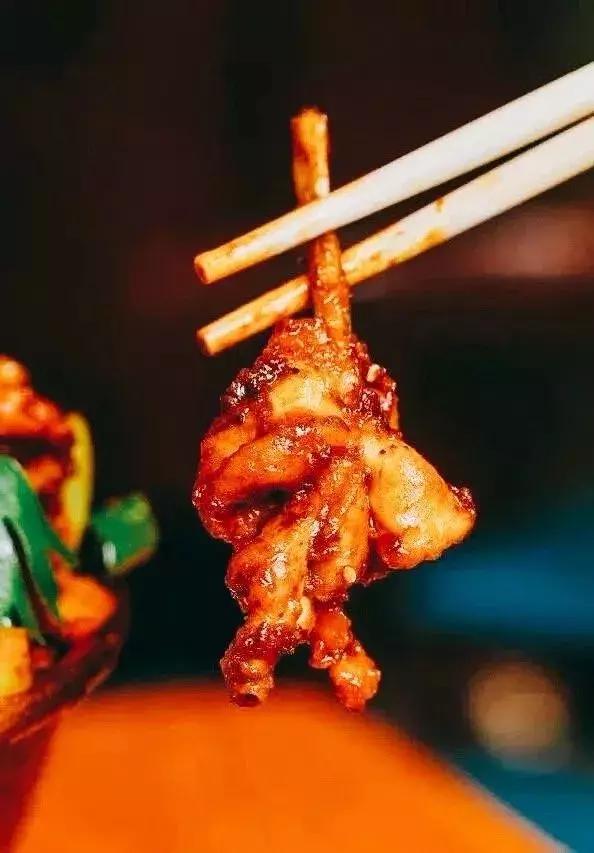 最火爆的炭火牛蛙锅10元,蛙锅牛蛙