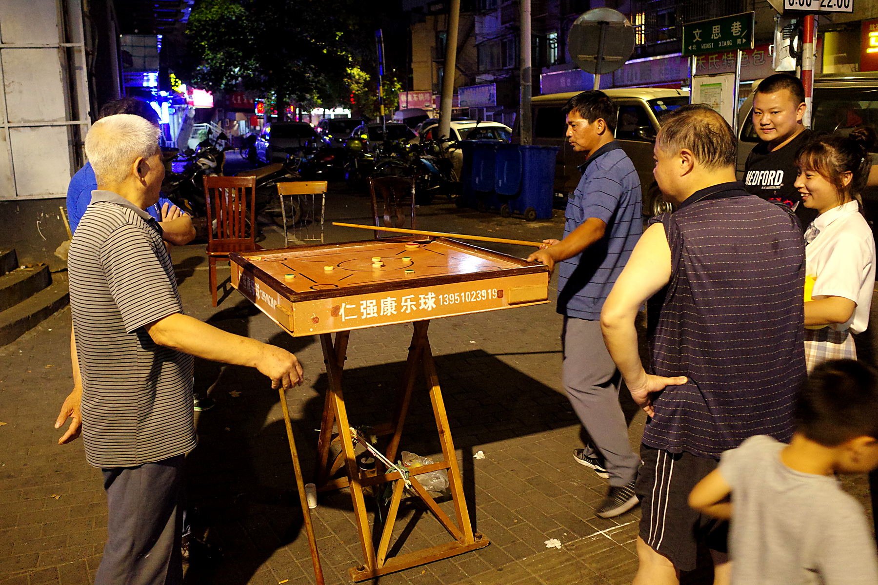 也许,这就是南京街头最后的一桌克朗球了