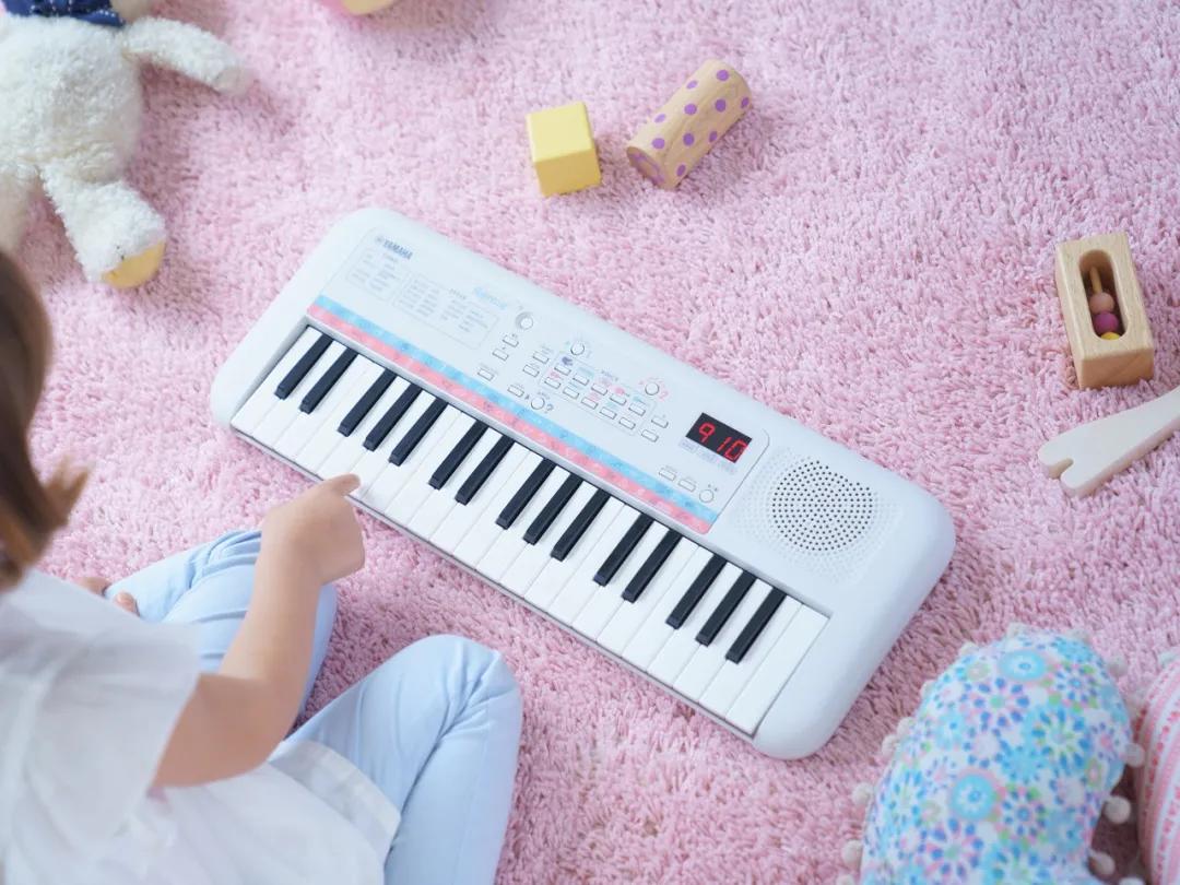 雅马哈出了台400元的电子琴!小孩、大人弹得停不下来