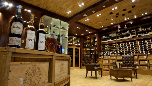 机场免税店买的酒靠谱吗,机场免税店可以买几瓶酒