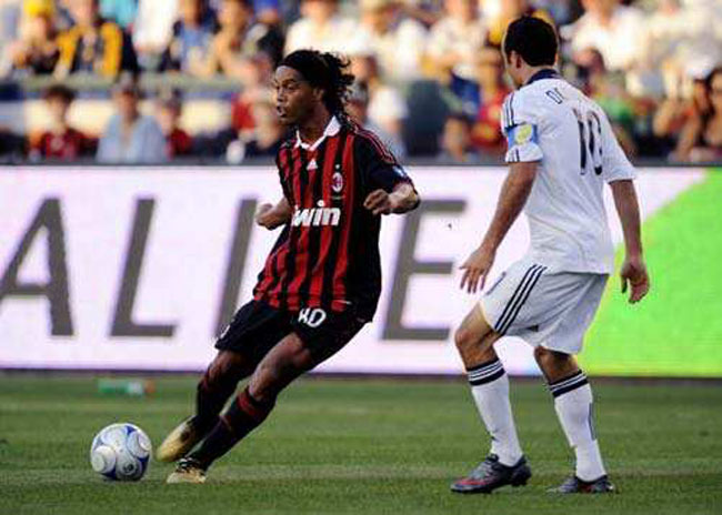 足球各大球星成名绝技,足球中的绝技名称