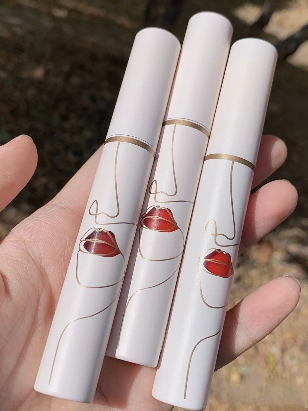 李佳琦力荐“国货之光”唇釉，价格便宜不输大牌，网友：兰蔻平替