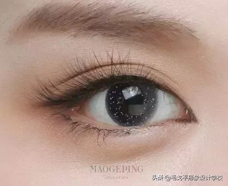 眼线一笔成型教学,眼线一画就成梯形