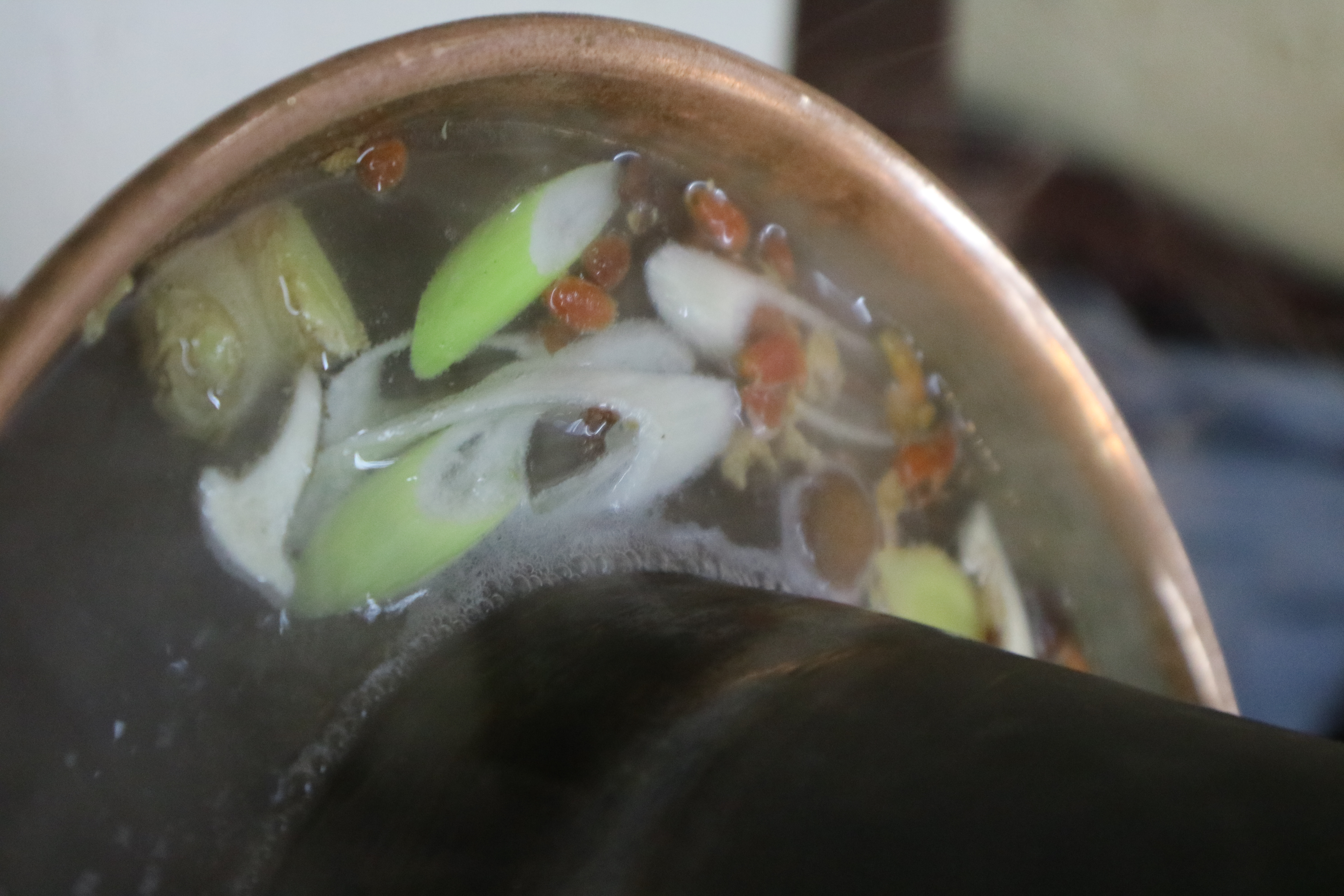 椰子火锅的正宗做法,椰子火锅清汤的做法