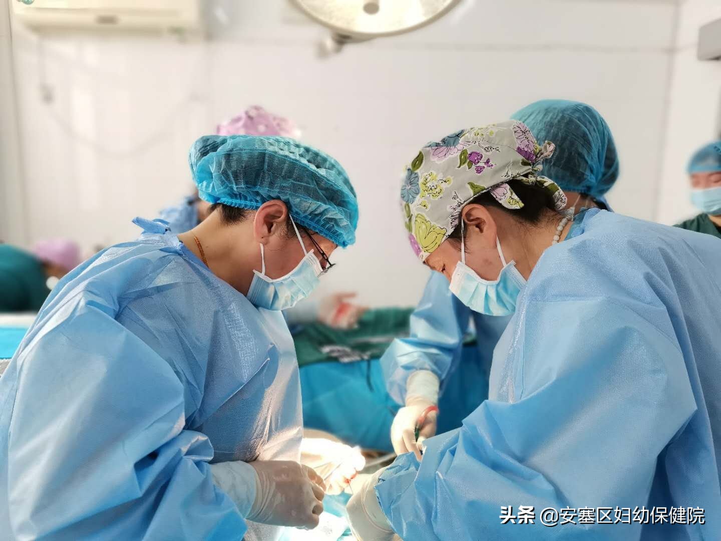 区妇保院妇产科首次成功实施一例三次剖宫产手术