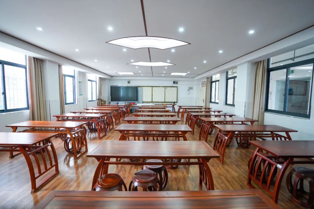 空中足球场效果图,静安体育中心空中足球场