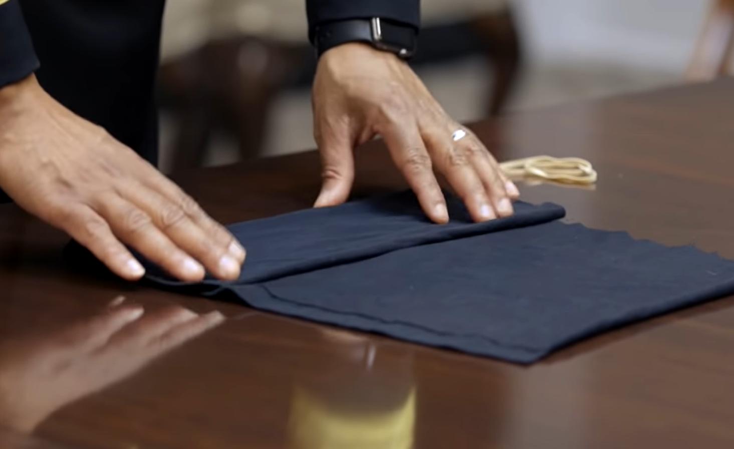 美政府*翻推**2个月前言论，卫生局长亲自上阵，示范用旧衣自制口罩