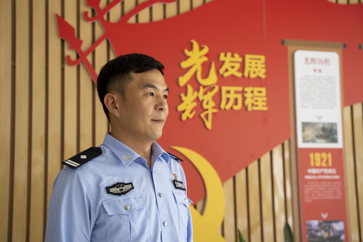 邓楠薪：马路上的“神探”教官