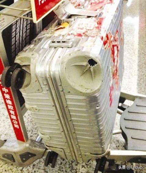 行李箱拿到了，轮子却丢了？这样索赔最给力！