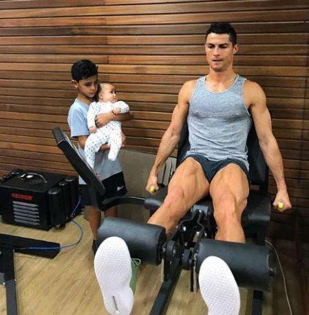 c罗从老黄金一代到新黄金一代,c罗从青涩少年到超级巨星