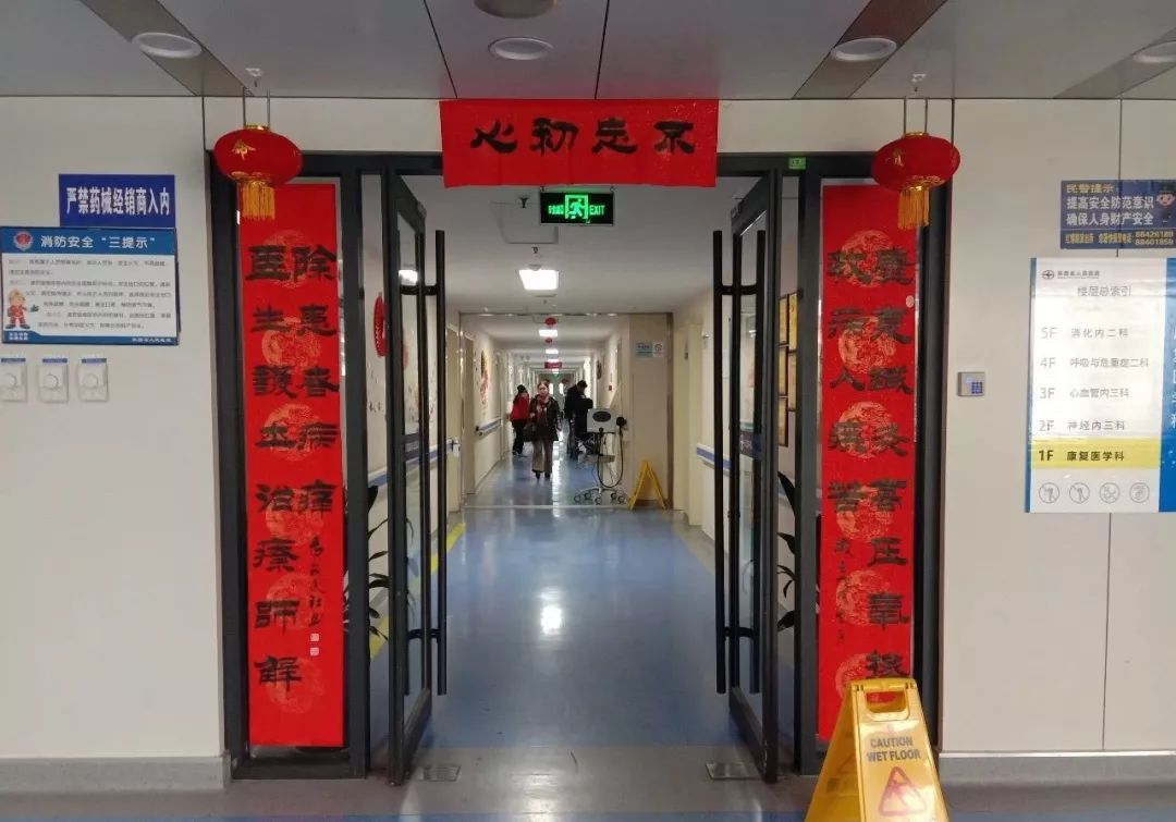 财源滚滚随春到春联怎么贴,春联福气满满财源滚滚