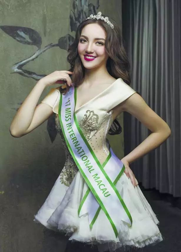 21岁澳门小姐高调于社交网晒合照认爱！男友是2016年国际先生