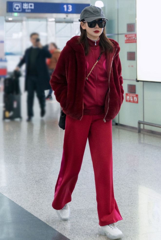 戚薇穿搭大全最新秋冬,时尚女星戚薇的西装穿搭气场全开