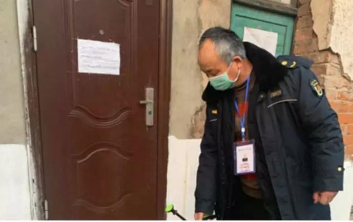 医护人员奔赴抗疫一线,带着家人一起踏上旅途