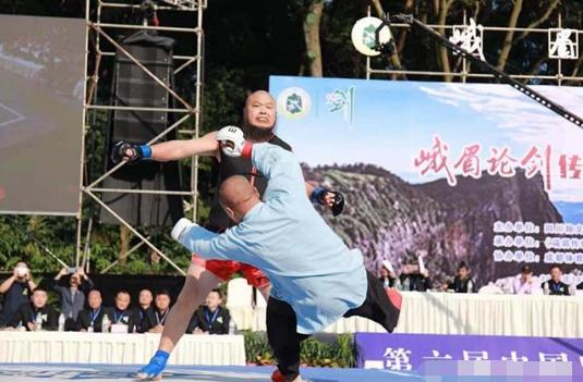 太极雷雷vs田野直播,雷雷42秒ko田野完整视频