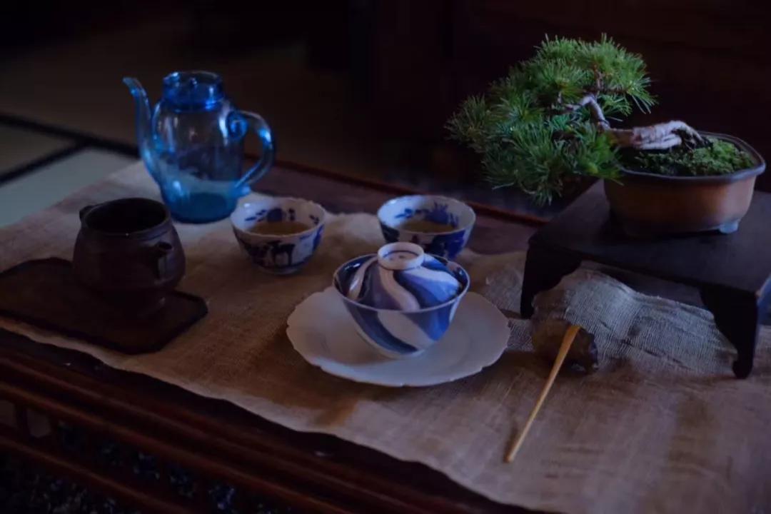 一人一茶一猫陪伴的时光,一人一茶一猫