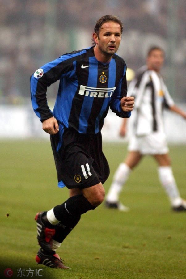 足坛有哪些球衣退役,足坛球星那些事