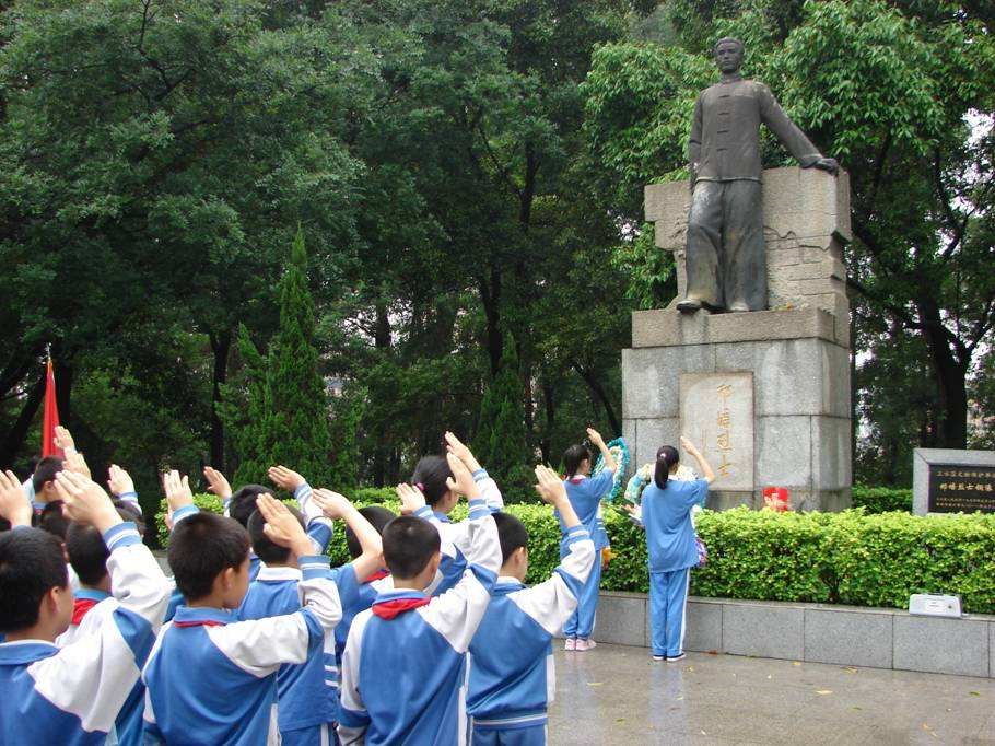 我的世界：记录老玩家停服的一天，陪父母真好，原来我也爱学习