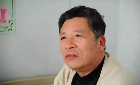 黑痣癌变这个痣是突然出现的么,黑痣凸起会诱发痣癌变是真的吗