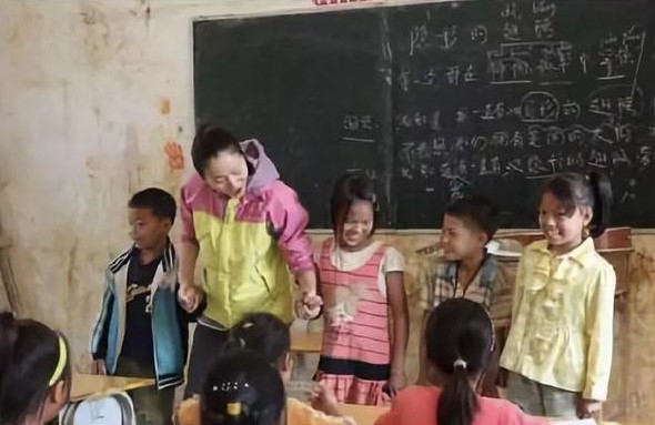 江一燕人设崩塌原版,江一燕吐槽人设