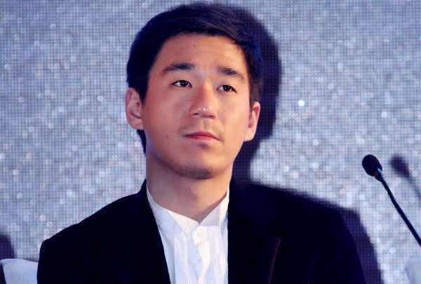 张默到底和房祖名什么关系,张默和房祖名有交流吗