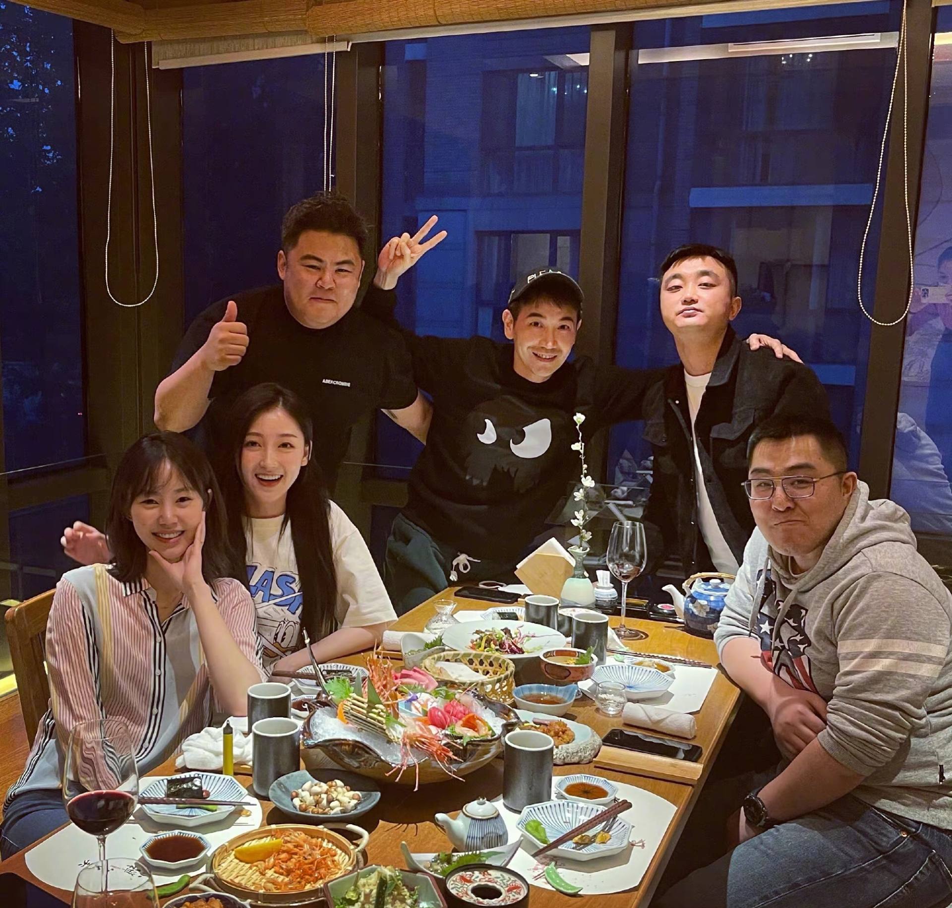 成龙没捧红过一个人,成龙老了为什么还那么拼