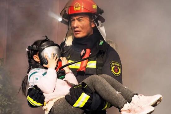 各路明星对黄晓明的评价,秦岚评价黄晓明