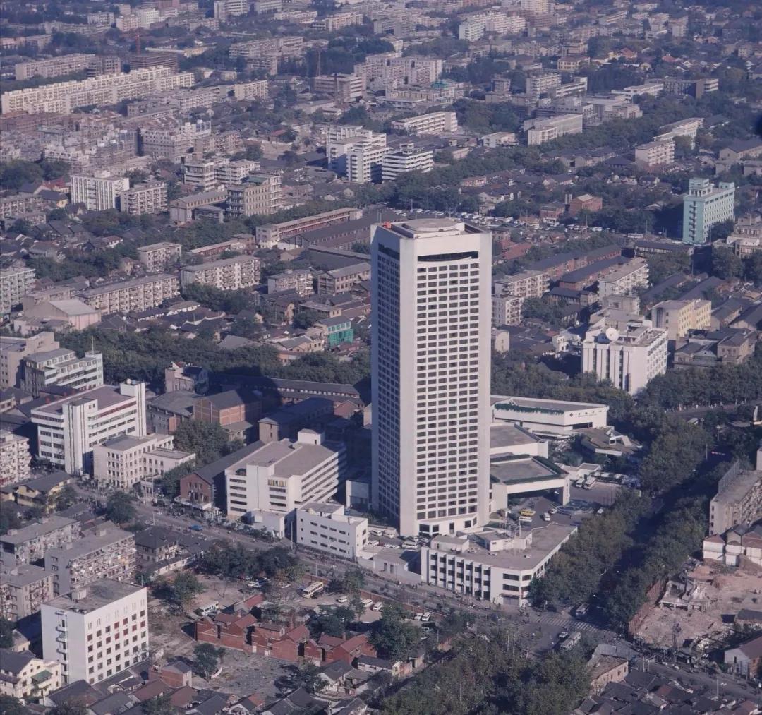 中国第一高楼老板是谁,中国著名企业家去世