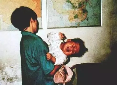 吸毒孕妇宝宝有可能是畸形吗,孕妇吸毒对孩子的危害