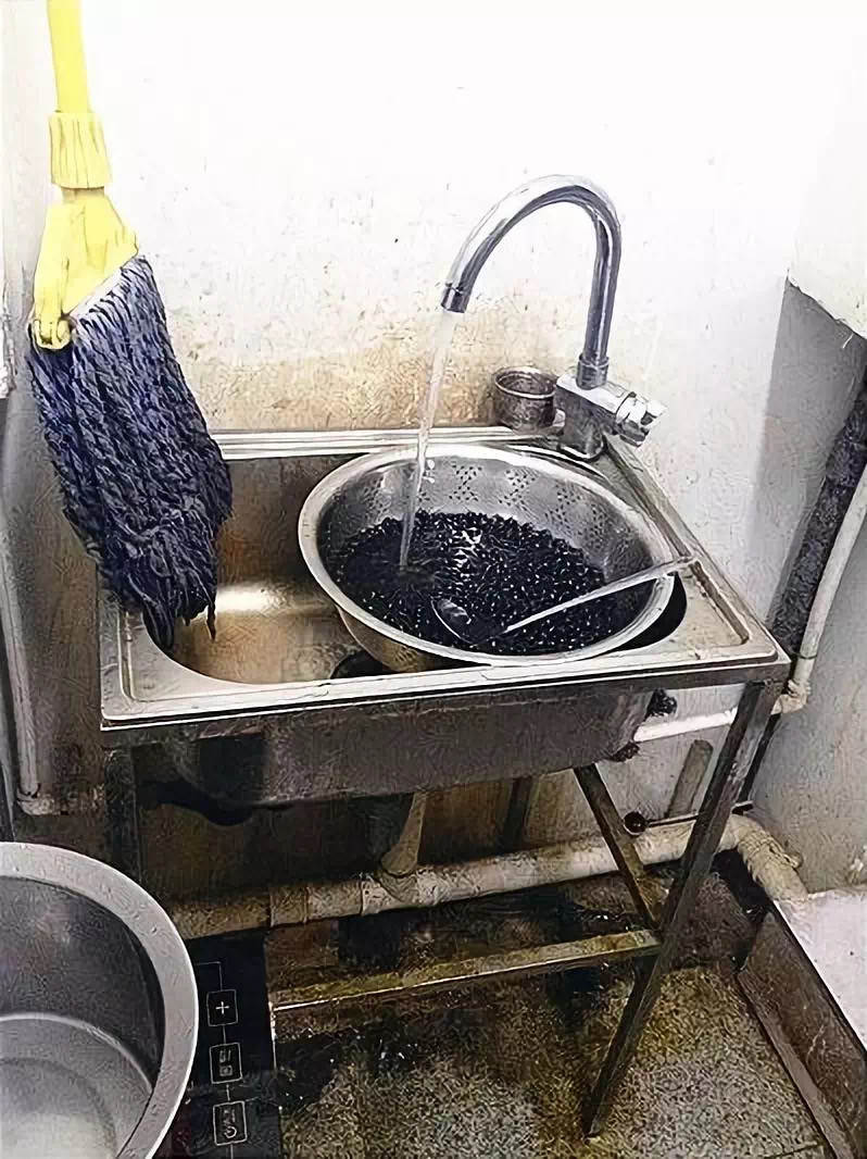 22岁的老师喝奶茶进医院,22岁女孩喝奶茶喝进icu