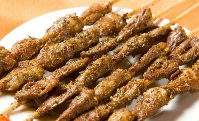 烧烤羊肉串用的自制烧烤腌制料,新疆羊肉串挂糊腌料需不需要姜黄