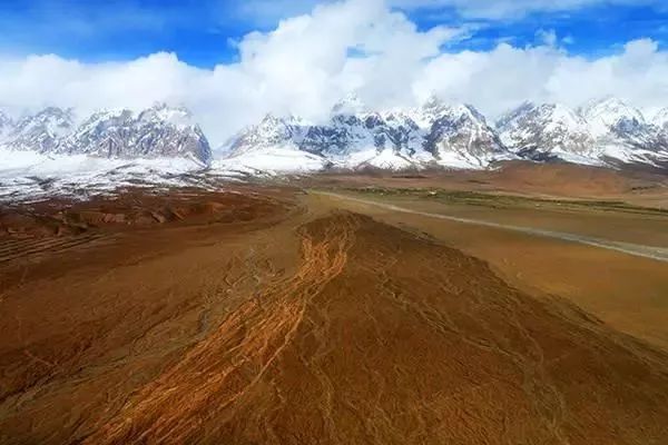 新疆喀什到巴基斯坦需要怎么过去,喀什通巴基斯坦公路