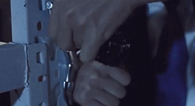 手铐打不开找警察帮忙,手铐打不开求助消防员