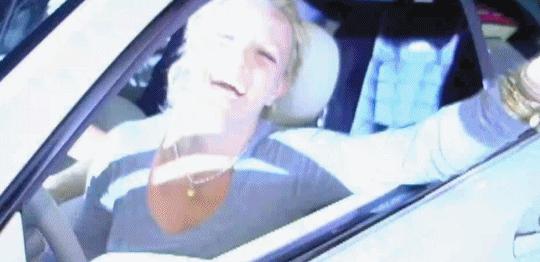 红极一时的世界巨星，被三个男人推进深渊，其中一个还是亲生父亲