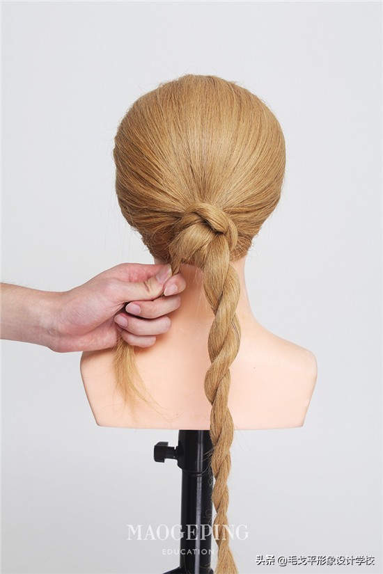 发量少也能顶部饱满的盘发,发量少怎样盘发好看