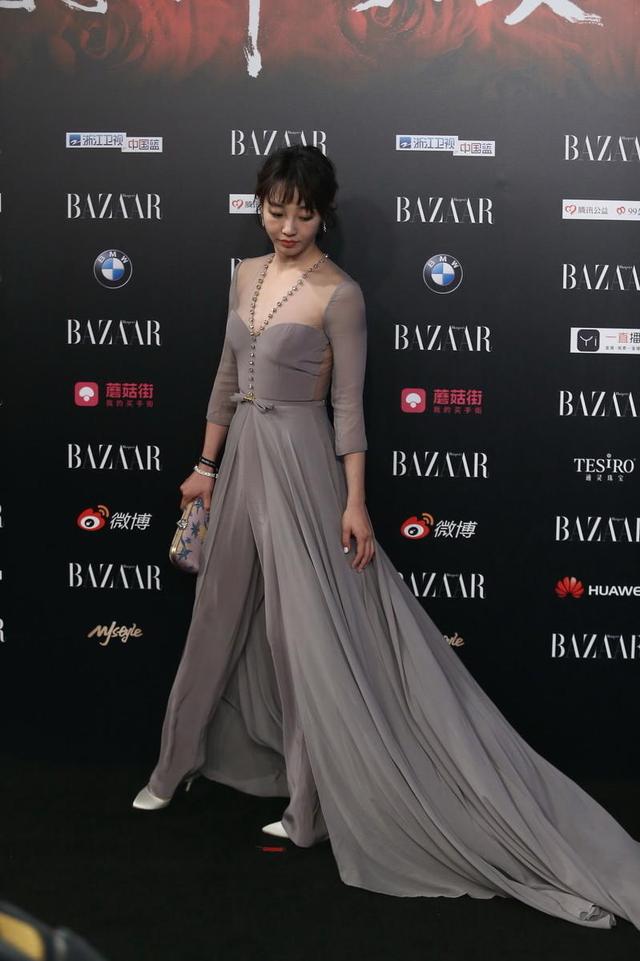 白百何穿红色深v裙子照片,白百何深v黑色裙图片