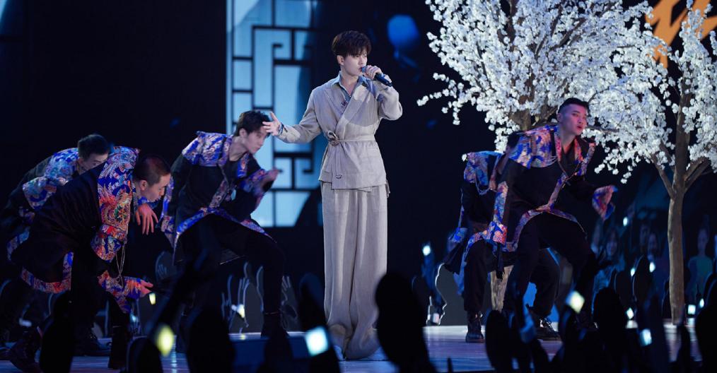 55盛典绝了,王心凌明道时隔16年合体,郎朗吉娜四手联弹燃爆全场